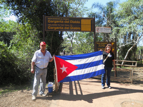 Estudiantes de Argentina formados en Cuba explican a turistas caso de Los Cinco 