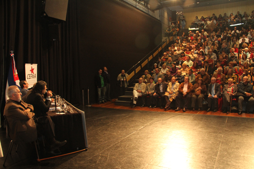 Abel Prieto en el salon del Centro Cultural de la Coop