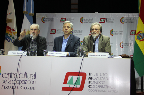 Álvaro Garcia Linera, con Atilio Borón y Juan Carlos Junio en el CCC 