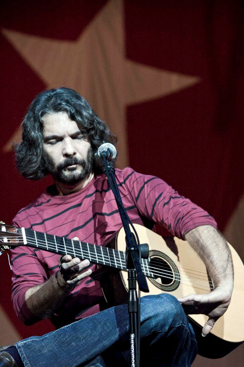 Santiago Feliú en concierto. Foto: Iván Soca/Cubadebate