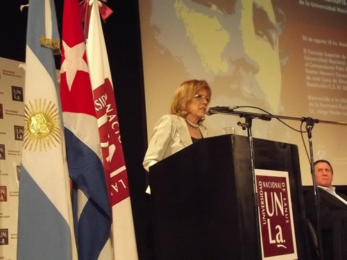 Rectora de la Universidad de Lanus declara dr honoris causa a Fidel Castro