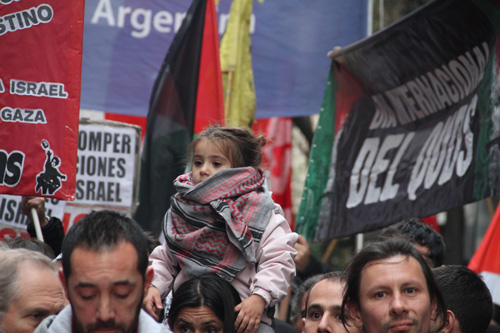 niña palestina en marcha en buenos aires