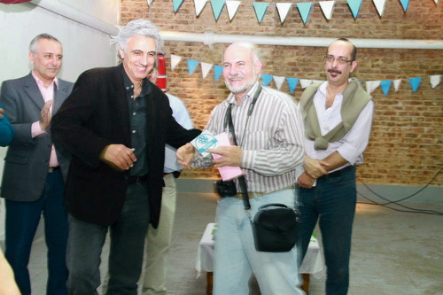 Diputado Carlos Raimundi entrega a prensa latina dos computadoras