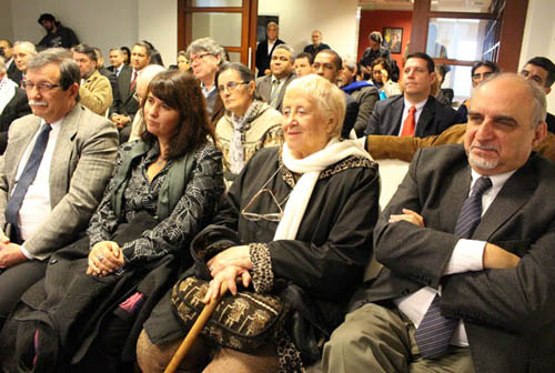 público en entrega de premio periodismo a Boron