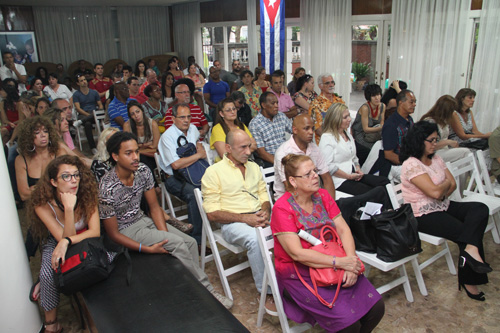 encuentro de residentes cubanos en Argentina Salon a pleno