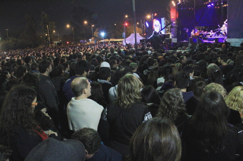 un mar de gente escuchando a Silvio Rodriguez en Lugano