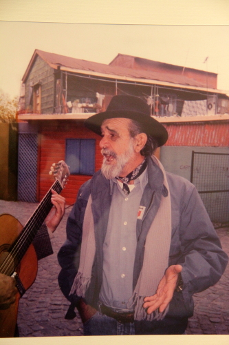 Korda en Caminito La Boca cantando a Buenos Aires