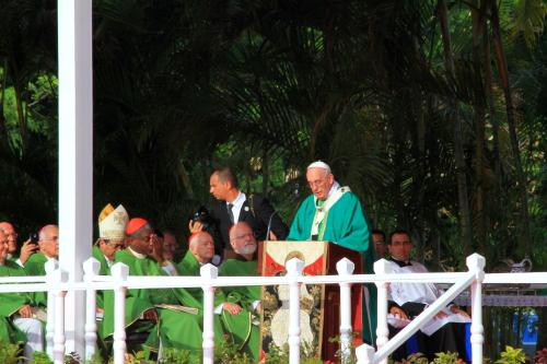Papa dando la misa en la Plaza de la Revolución