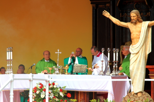 El Papa comulgando en La Habana