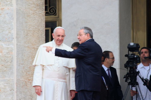 hablan Raúl y el Papa 