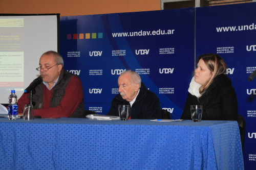 Panel participante en la Jornada Martiana