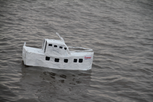 El Granma navegando en el Rio de La Plata
