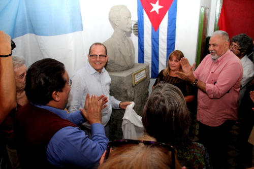 Descubren busto de Martí en San Martín