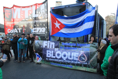 Frente a la embajada de EEUU contra el bloqueo