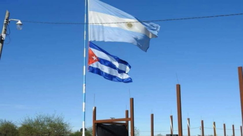 Banderas de Cuba y Argentina 