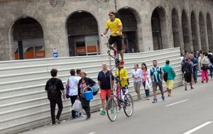 Cubainformacion - Artículo: Pedaleando por las nubes